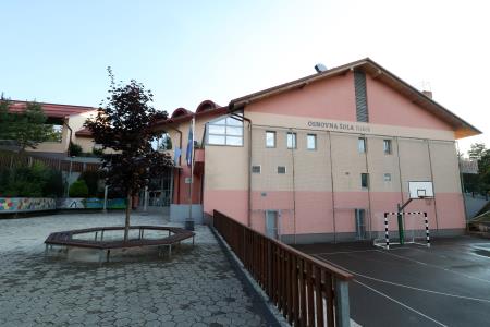 NAPIS OSNOVNA ŠOLA RAKEK 03 FOTO LJUBO VUKELIČ